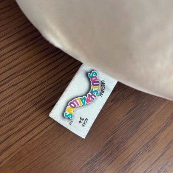 Squishmallows 8" Belozi the Cow US Exclusive - Picture 7 of 7